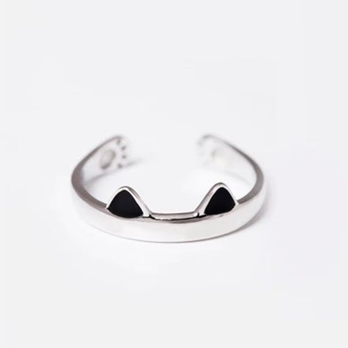 Minimal adjustable animal ring on white background
